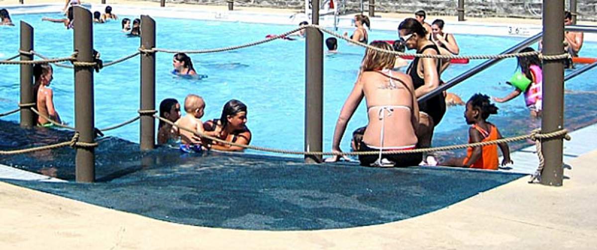 Families having fun at Splash Down | CityKinder